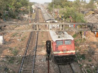 Vlak odjizdejici z nadrazi