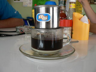 prave kafe v Laosu