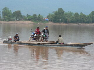 Prevoz pres reku Mekong