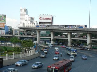 Skytrain u Victoria monumentu